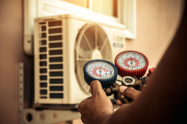 Professional Hvac technician working in Gibbsboro, NJ